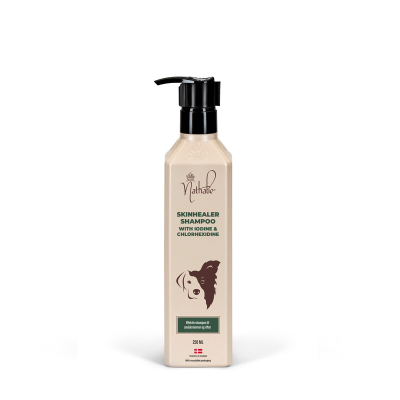 250 ml Nathalie Skin Healer Shampoo i en beige plastflaske med doseringspumpe