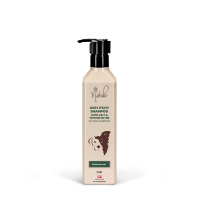 250 ml Nathalie Anti Itchy Shampoo i en beige plastflaske med doseringspumpe